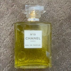 Chanel Paris N19